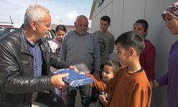 Başkan Muhittin Böcek'ten depremzede öğrencilere tablet