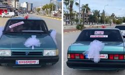 Boşandı, aracını gelin arabası gibi süsledi