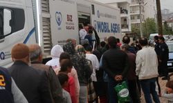Büyükşehir mahallelere sıcak yemek ulaştırmaya devam ediyor