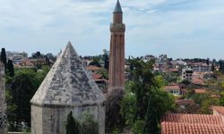 Antalya'nın tarihi simgesi Yivli Minare depremde yıkılma tehlikesi ile karşı karşıya