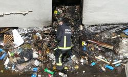 Binanın üzerine atılan çöpler ikinci kez yangın çıkardı