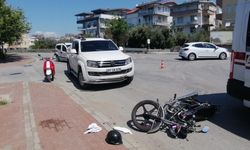 Manavgat'ta kamyonet ile otomobil çarpıştı: 2 yaralı