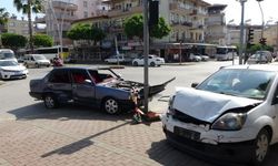 Ters yön kazasında araçlar hurdaya döndü: 4 yaralı