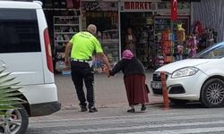 Alanya'da trafik polisinden takdir toplayan davranış  