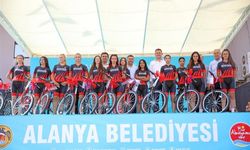 Başkan Yücel öğrencilere 3 bin adet bisiklet dağıttı