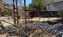 Geçimini sağladığı masa ve sandalye küle döndü