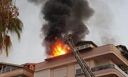 Alanya’da apartmanın çatısı cayır cayır yandı