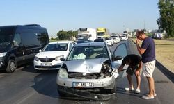 Zincirleme kazaya karışan minibüs sürücüsü kaçtı