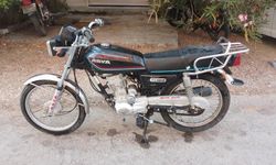 Gündüz vakti işyerinin önünden motosikleti çalındı