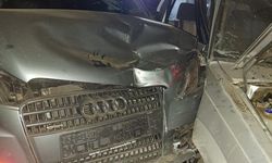 Kamyonetle otomobil çarpıştı: 5 yaralı
