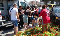 D-400 Karayolu'nda otobüs otomobile, ardından alt geçide çarptı: 2 yaralı