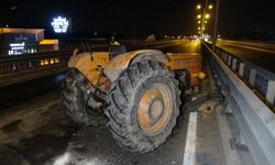 Traktör ve otomobil kazasında araçlar hurdaya döndü