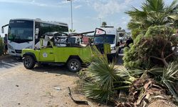 Alanya’da cip safari aracı ile otomobil çarpıştı: 2 ölü, 17 yaralı