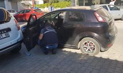 Alanya'da polisten kaçan şüpheliler aracın lastiğine ateş edilerek durdurulabildi