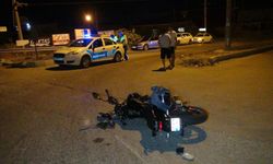 Alanya yolunda hafif ticari araçla motosiklet çarpıştı: 1 yaralı