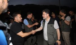 Başkan Yücel yangın bölgesinde canla başla çalışanlara teşekkür etti