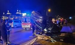 Alanya’da otomobil bariyerlere çarptı: 1’i ağır 4 kişi yaralandı