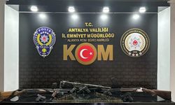 Alanya’da kaçak silah ve alkol operasyonu: 4 gözaltı 