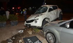 Kontrolden çıkan otomobil ortalığı savaş alanına çevirdi