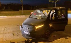 Arıza yapan park halindeki otomobile VİP aracı çarptı.
