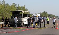 Karavana çevrilen midibüs alev alev yandı