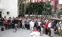 Alanya Belediyesi en güzel 100. Yıl şiiri yazan öğrencileri ödüllendirdi