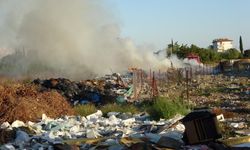 Tel ve kabloları alabilmek için sanayi atıklarını yakıyorlar