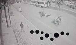 Çocuğunu tutmaya çalışırken motosiklet altında kaldılar
