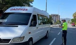 Alanya'nın komşusunda yolcular denetlendi