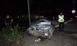 Alanya yolunda  ışıkta duran otomobile arkadan çarptı, ehliyetini kaptırdı