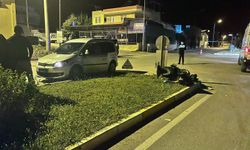 Alanya’da otomobil ile çarpışan motosikletli yaralandı