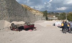 Alanya'nın komşusunda otomobil 15 metrelik şarampole uçtu