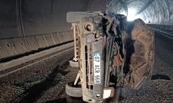 Alanya’da traktör ile çarpışan araç hurdaya döndü