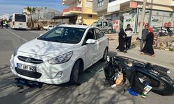 Alanya'da otomobil ile motosikletin çarpışması sonucu 1 kişi yaralandı
