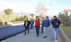 Başkan Yücel 15 mahallenin kullandığı o yolun asfalt çalışmasını denetledi