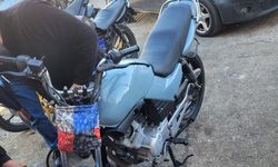 Çaldığı kırmızı renkli motosikleti maviye boyadı ama jandarmadan kaçamadı
