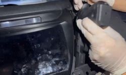 Otomobilin ön konsolunu silah deposuna çevirmişler
