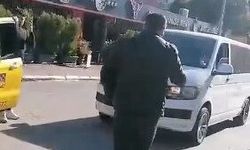 Yolcu taşıyan aracın önünü kesen taksiciler gözaltına alındı