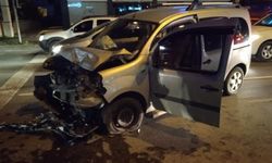 Alanya’da araç hurdaya döndü