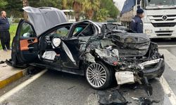 Alanya’da TIR, kırmızı ışıkta bekleyen araçların arasına daldı: 4 yaralı