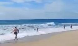 Alanya’da boğulma tehlikesi geçiren Polonyalı yaşam savaşı veriyor