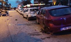 Araçlara çarparak takla atan sürücü otomobilden çıkarak kaçtı!