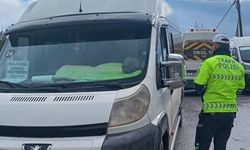Alanya'da polisten okul servis araçlarına denetim