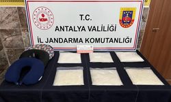 Pes dedirten yöntem! Yolcu yastığına uyuşturucu madde sakladılar