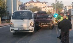 Alanya’nın komşusunda kamyonet ile otomobil çarpıştı: 1 yaralı