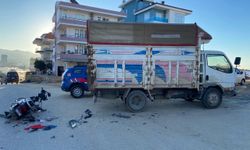 Alanya’da kamyonet ile motosiklet çarpıştı: 2 yaralı