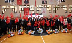 Başkan Yücel‘den 150 okula spor malzemesi yardımı