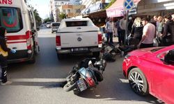 Park etmeye çalışan kamyonete çarpan motosikletliler ölümden döndü