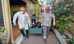 Evsiz adam iş merkezi önündeki kaldırımda ölü bulundu