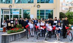 Başkan Yücel Alanya’da  en çok kitap okuyan öğrencileri ödüllendirdi